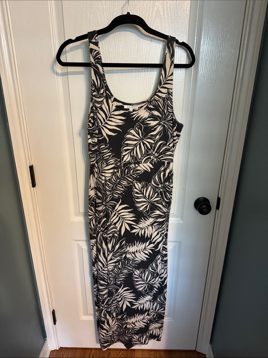 Z Supply Dresses & Skirts - Z Supply Black & White Tropical Leaf Maxi Dress
